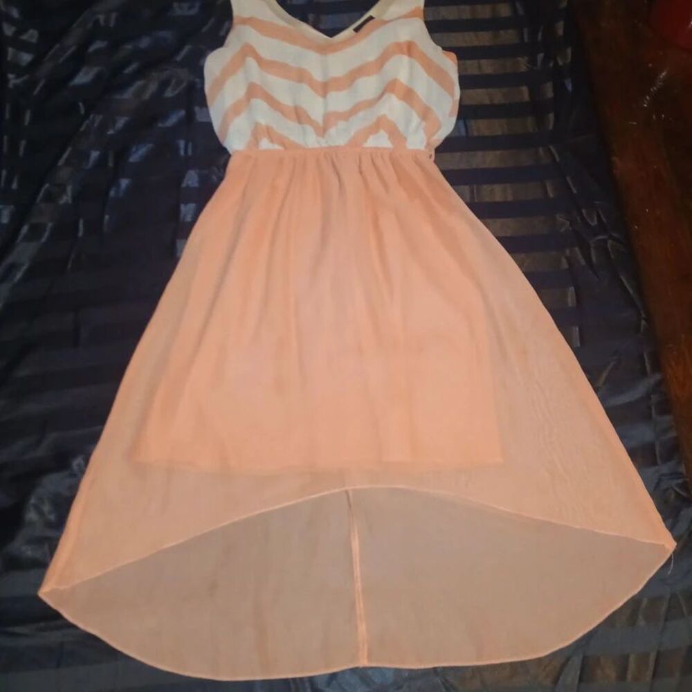 NWOT Rue21 Peach Chevron High-Low Dress - Size Small